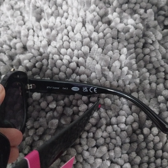 Betsey Johnson Black flower jeweled sunglasses - Picture 3 of 4